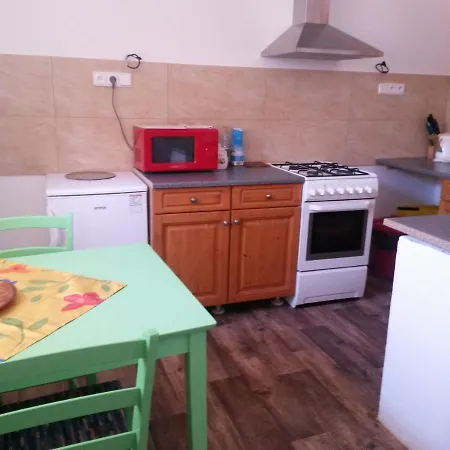 公寓 Relax Apartman Bustehrad